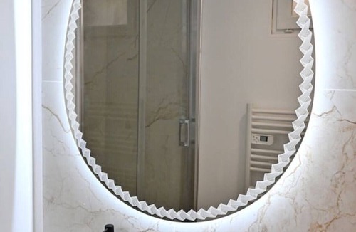 Sens Apartment | A Romantic Interlude