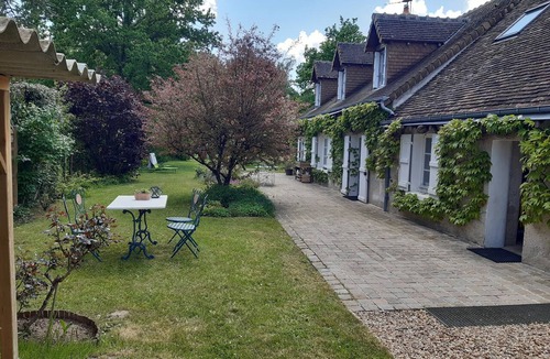 Mesland House | A rustic farmhouse with all the comforts, featuring a tree-lined garden and a pool