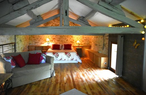Masquieres Bed & Breakfast | A sheepfold for two with swimming pool in the woods