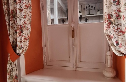 Saint-Julien Bed & Breakfast | A suite in the French style at Le Château de La Coste