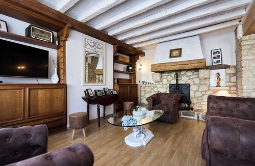 Verzenay House | A warm cocoon with period charm