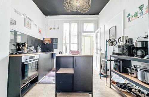 Chalons-en-Champagne House | A1 Champagne Résidence - 200 m2 14 personnes 2 toilets 4 showers - hyper centre - Chalons en Champagne