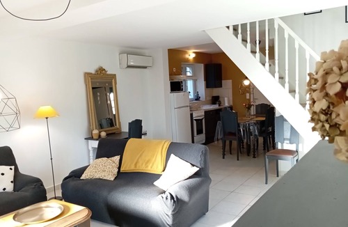Ogeu-Les-Bains House | Abérou house - At the edge of the wood