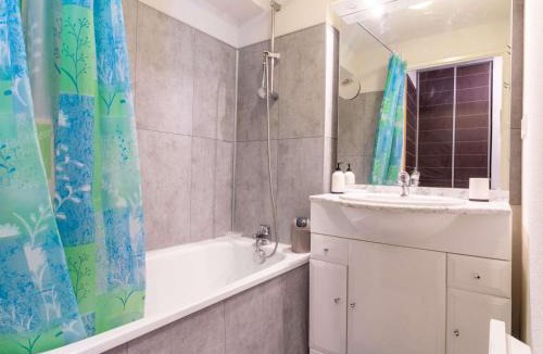 Luz-Saint-Sauveur Apartment | Agréable T2 Cabine avec Piscine, Balcon et WiFi à Luz-Saint-Sauveur - FR-1-402-116