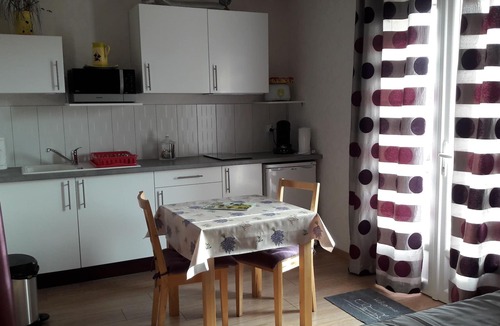 Six-Fours-les-Plages Apartment | Air conditioning studios in Villa, SIX FOURS pool 400m from the sea, 25mn walk from Sanary