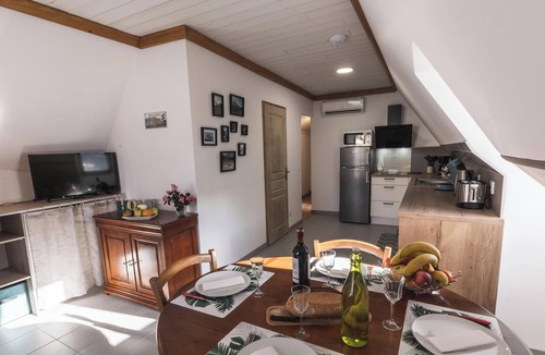 Aucun Apartment | Air-conditioned apartment in stone barn