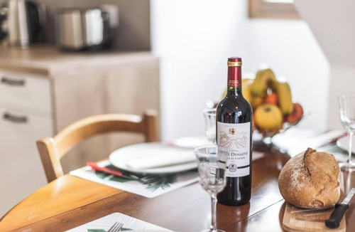 Aucun Apartment | Air-conditioned apartment in stone barn
