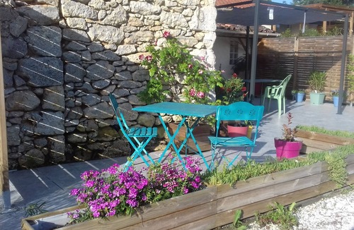 Cezan Bed & Breakfast | Air-conditioned bed-and-breakfast with a pool in the heart of the Gers countryside