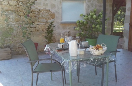 Cezan Bed & Breakfast | Air-conditioned bed-and-breakfast with a pool in the heart of the Gers countryside