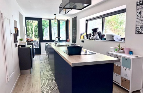 Sathonay-Camp House | Air-conditioned family home with a pool near Lyon