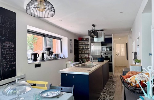 Sathonay-Camp House | Air-conditioned family home with a pool near Lyon