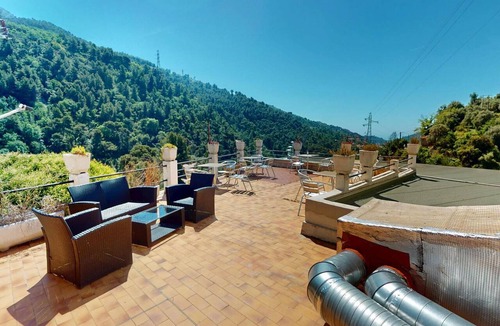 Menton Apartment | Air-conditioned room, mountain view