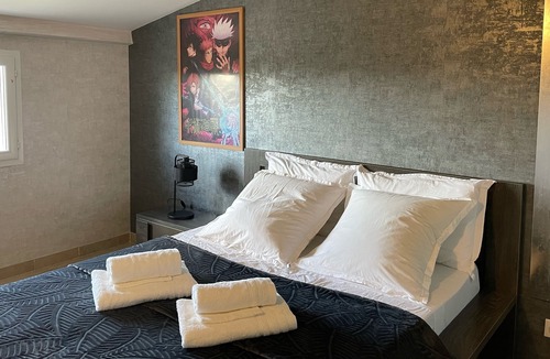 Cabrieres Villa | Air-conditioned villa with pool and panoramic view