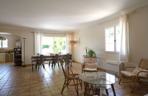 Mouries House | Air-conditioned villa with pool Mouriès Alpilles sleeps 8