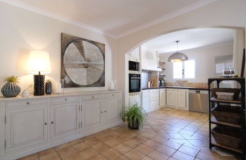 Mouries House | Air-conditioned villa with pool Mouriès Alpilles sleeps 8