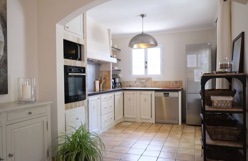 Mouries House | Air-conditioned villa with pool Mouriès Alpilles sleeps 8