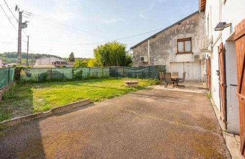 Socourt Villa | Air Hockey avec Jardin et Climatisation