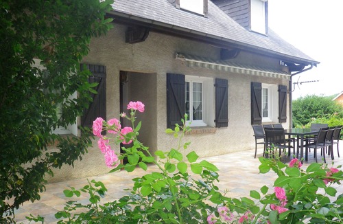 Lagarde Villa | All-comfort villa with heated pool (summer), spa and pétanque court.
