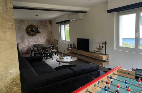 Neuve-Eglise House | Als AS DE COEUR La maison aux mille et un coeurs