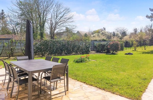 Flacy House | Amazing home in Flacy with WiFi