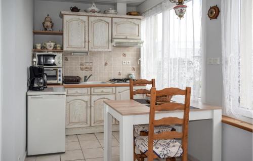Quemperven House | Amazing Home In Quemperven With Wifi