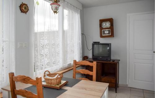 Quemperven House | Amazing Home In Quemperven With Wifi