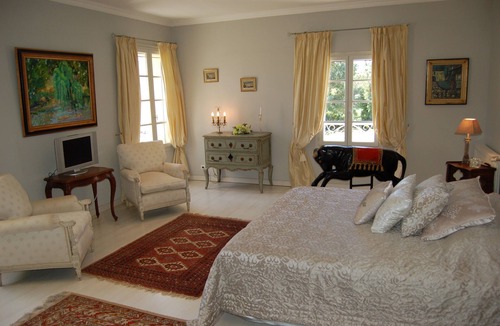 Saint-Gilles House | Ancienne Commanderie, 15+3 pers, private heated pool and garden, quiet location
