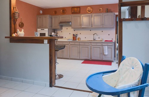 Plelo House | 'Annexe de petit Echo de la mode' – Peaceful Cottage with Private Garden, Wood Stove, Wi-Fi