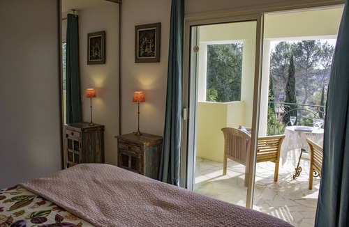 La Bouverie Apartment | Announcement disabled