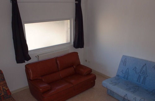 Laneuveville-devant-Nancy Apartment | apartment with a large living room and 2 bedrooms, 6 individual beds