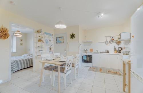 Saint-Benoit-des-Ondes Apartment | Apartment 'Grain De Vanille' with Private Terrace and Wi-Fi