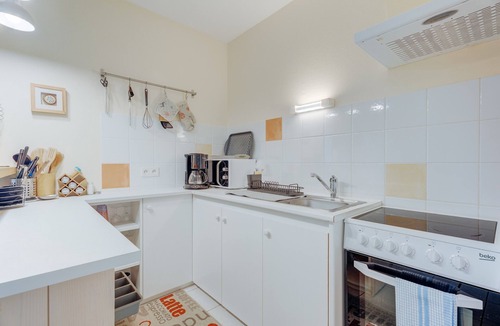 Saint-Benoit-des-Ondes Apartment | Apartment 'Grain De Sable' with Private Terrace and Wi-Fi