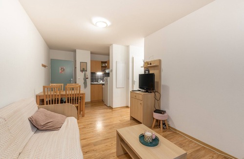 Bagneres-de-Luchon Apartment | Apartment 'A Garden in the Heart of Luchon' with Balcony and Wi-Fi