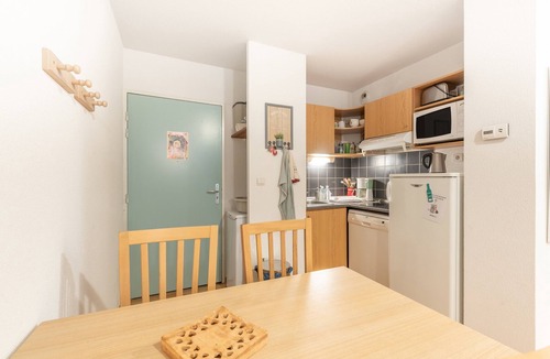 Bagneres-de-Luchon Apartment | Apartment 'A Garden in the Heart of Luchon' with Balcony and Wi-Fi