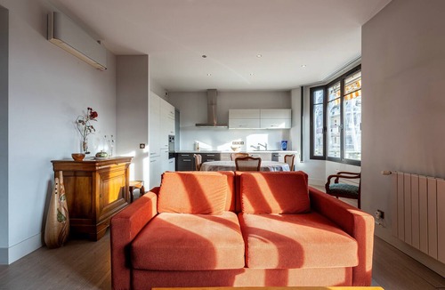 Annecy Old Town Apartment | Apartment 'Annecy - Le 10' with Balcony, Wi-Fi and Air Conditioning