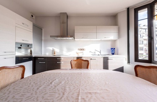 Annecy Old Town Apartment | Apartment 'Annecy - Le 10' with Balcony, Wi-Fi and Air Conditioning