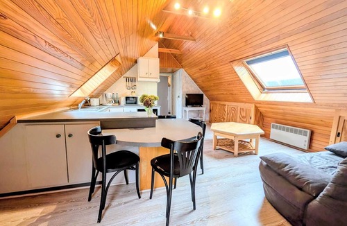 Plouegat-Moysan Apartment | Apartment-Apartment-Ensuite with bath and shower