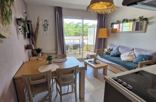Sables-d'Or-les-Pins Apartment | Apartment 'Appartement Au Cap Green' with Shared Garden, Balcony and Wi-Fi