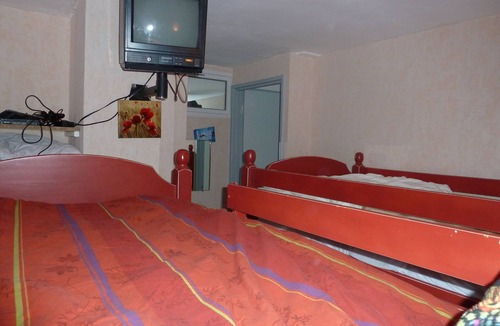Gouaux-de-Larboust Apartment | APARTMENT AT THE FOOT OF THE SLOPES 8 PEOPLE