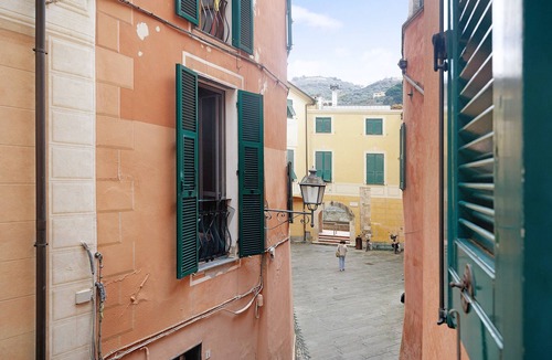 Finalborgo Apartment | Apartment 'Casa Meloria' with Balcony, Wi-Fi and Air Conditioning