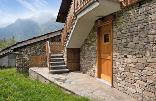 Casteldelfino Apartment | Apartment "Casa Sasia" with Mountain View & Wi-Fi