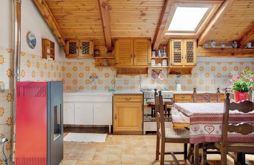 Casteldelfino Apartment | Apartment "Casa Sasia" with Mountain View & Wi-Fi