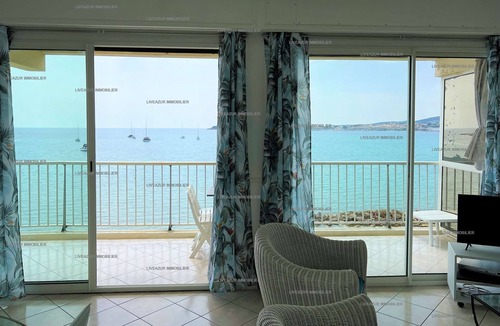 Sanary-sur-Mer Apartment | Apartment directly on the seaside for 4