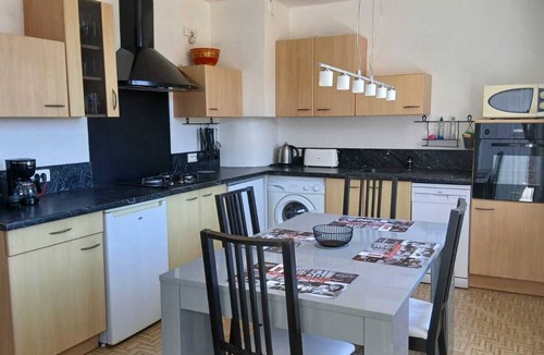 Saint-Martin-du-Var Apartment | APARTMENT for 5 people + 1 infant - PRIVATE GARDEN AND POOL; 5 min to amenities, 20 min to the beach