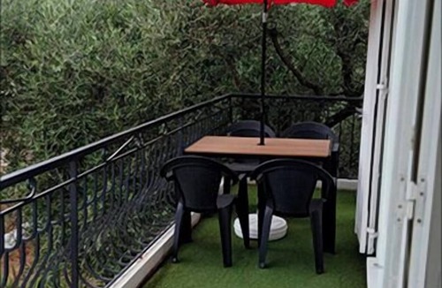Saint-Martin-du-Var Apartment | APARTMENT for 5 people + 1 infant - PRIVATE GARDEN AND POOL; 5 min to amenities, 20 min to the beach