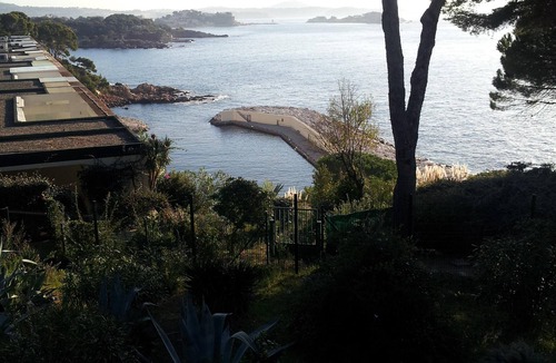 Bandol Apartment | Apartment feet in the water, luxury residence in the countryside