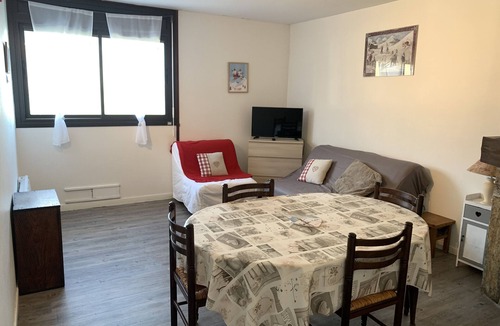 Cadeilhan-Trachere Apartment | Apartment for 5 People at the Foot of the Slopes