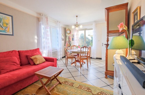 Boulazac-Isle-Manoire Apartment | Apartment 'Périgueux -Gite Cosy De Monplaisir' with Shared Garden and Wi-Fi