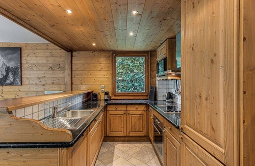 Chamonix City Centre Apartment | Apartment Villa Vallet - Alpes Agency - Chamonix Old Town - Sleeps 6