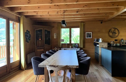 Enchastrayes Ski Chalet | Apartment